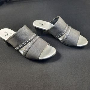 It's OK Heeled shoes size 9M